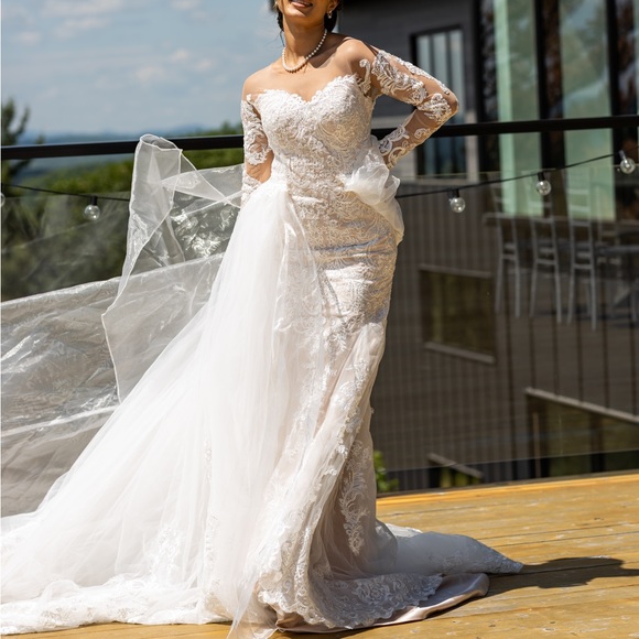 Wedding dress - size 2-4 - Picture 5 of 5